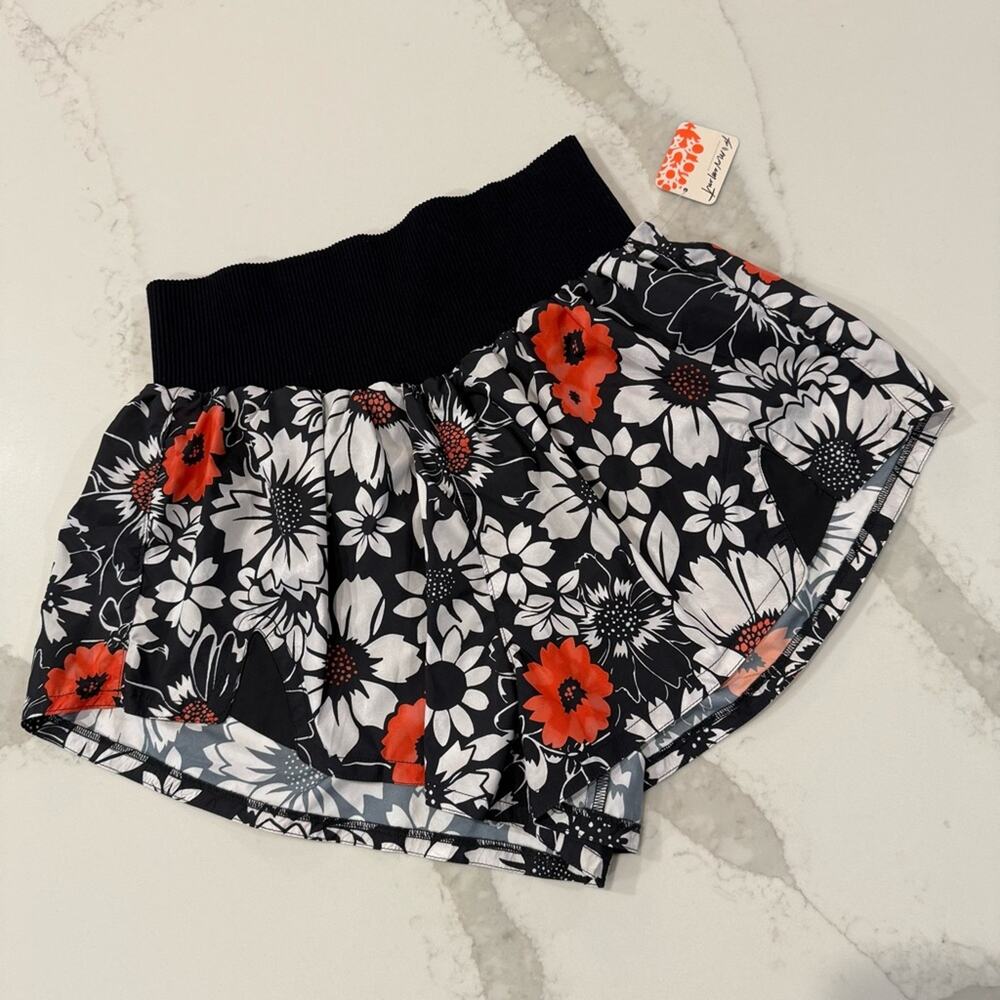 Free People Movement NWT Carpe Diem Printed HR Shorts Women’s Large Tuxedo Daisy - Picture 3 of 9